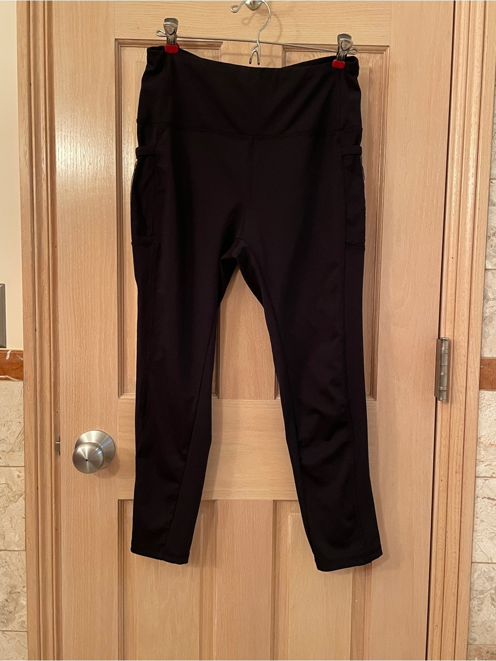 Adrienne Vittadini High-Rise Black Active Leggings with Side Pockets